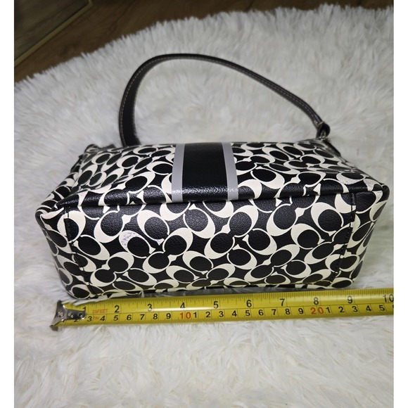 Coach White/Black Signature Leather Baguette‎ - Picture 3 of 8